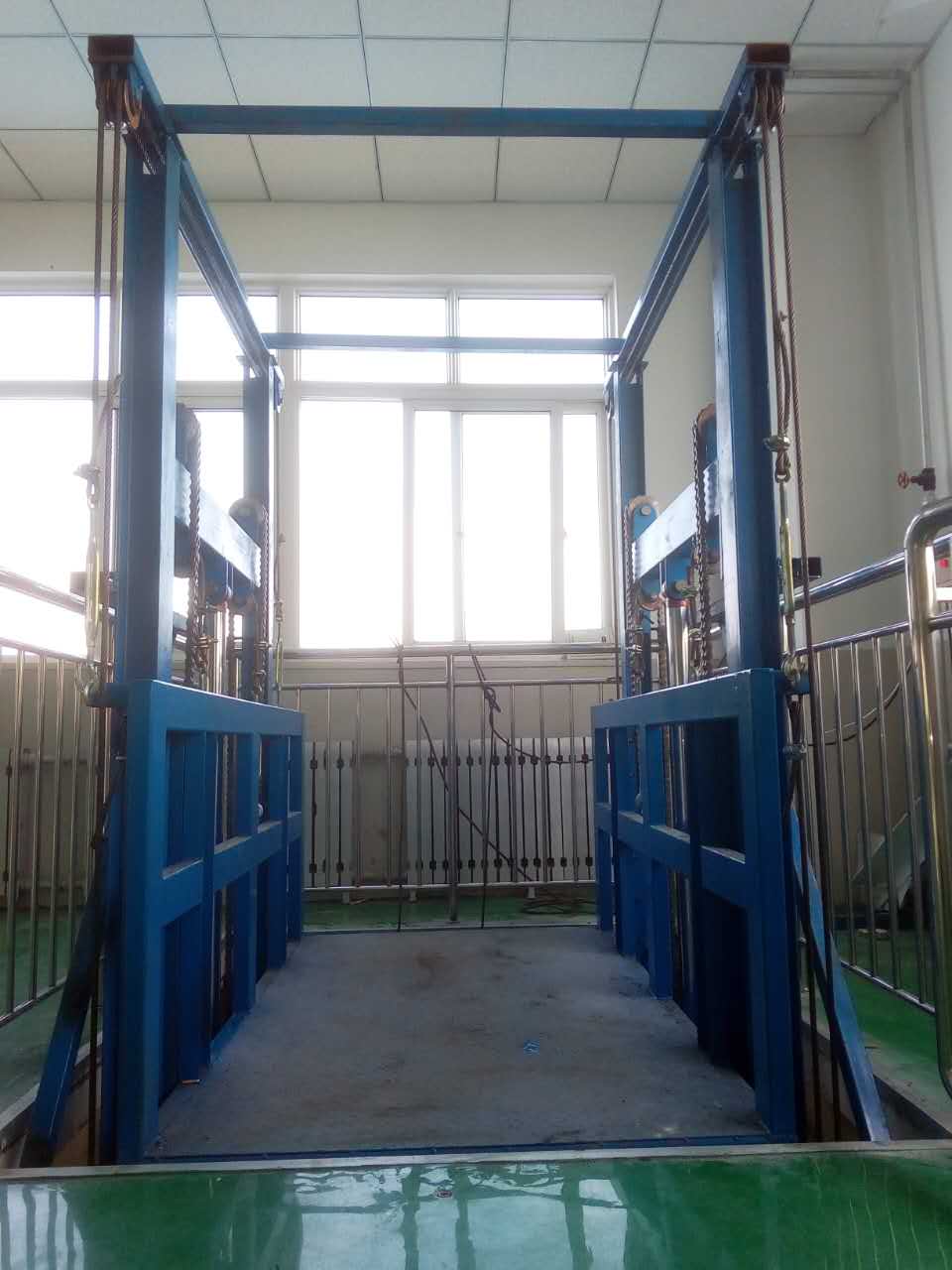 導軌式升降機(圖1) 1621567691.jpg