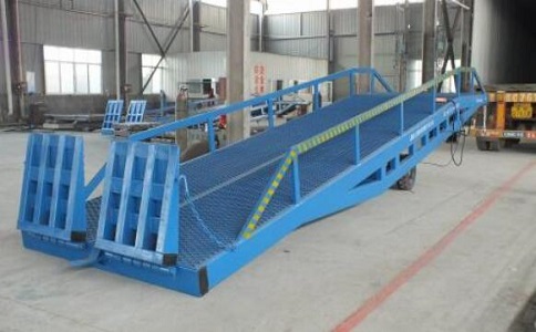 登車橋簡介(圖1) 移動(dòng)登車橋.jpg