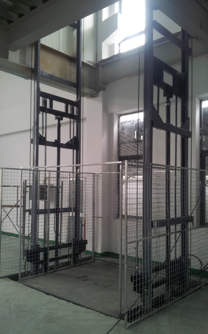 盛金機(jī)械闡述四柱式升降機(jī)在操作上的注意事項(xiàng)(圖3) \